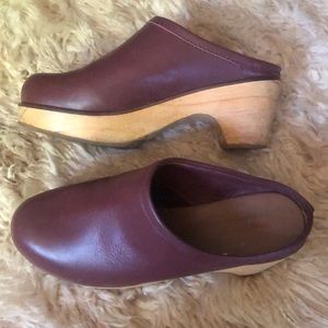 BDG Marigold Clogs Ox Blood size 9
